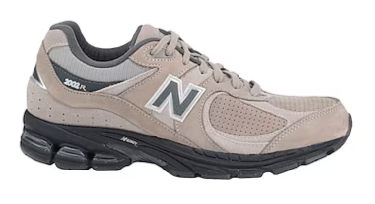 NEW BALANCE 2002 SNEAKERS NOW $ 87 Reference price $ 194 (-55%)