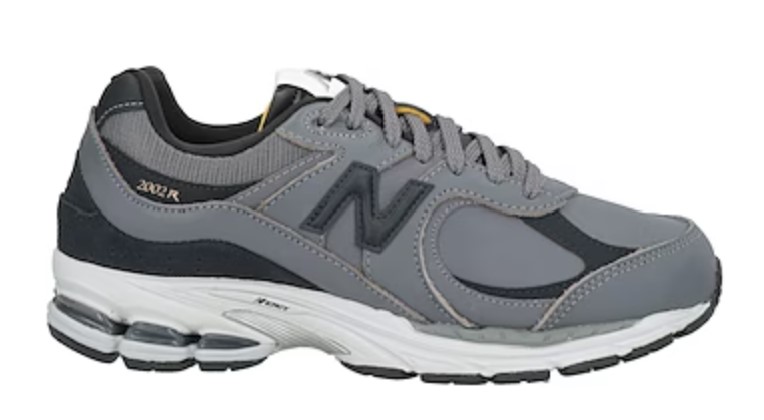 NEW BALANCE SNEAKERS NOW $ 88 Reference price $ 150 (-41%)