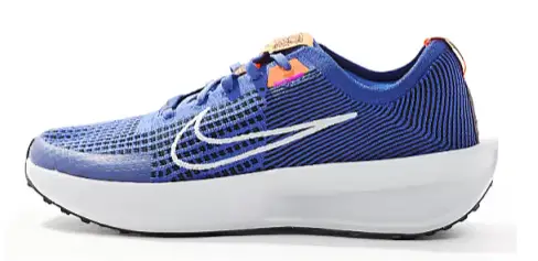 Nike Running Interact Run sneakers in blue and white Now $42.50. Was $85.00. (-50%)Now $42.50 Was $85.00(-50%)