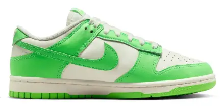 Nike DUNK LOW Women – Sail/Green Strike