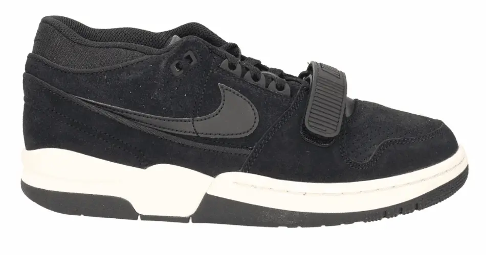 NIKE SNEAKERS NOW $ 58 Reference price $ 134 (-56%)